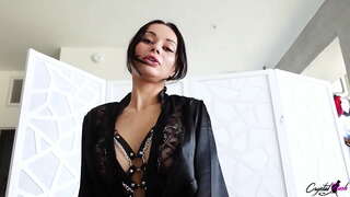 Sexy Brunette, Deepthroat Store Kuk og Lidenskapelig Doggy Fucking til Cum i Munnen