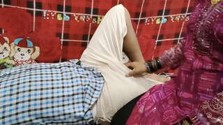 Fraochún ag dul di a bheith ag obair dó suas mar an t-uisce lámhaigh síos