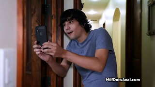 Dildo u tuš, duboko analni na kauču