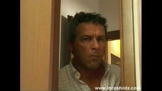 Otec využívá situace anální