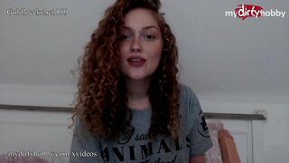 Mainit aleman, babe ay gumagamit ng isang matabang dildo sa kahabaan sa kanyang masikip na puke at moans malakas hanggang sa siya cums