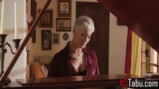 E Muhé Di Un Kas Di Wega Ora E Esposo Ta Ousente - Ryan Kelly, Duna Latina