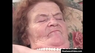 Hey Ma Grand-mère est une Pute #4-Davina Hardman-Une grand-mère ridée en fauteuil roulant baisée dans une maison de repos
